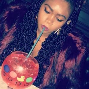 Meet your Posher, Miaya